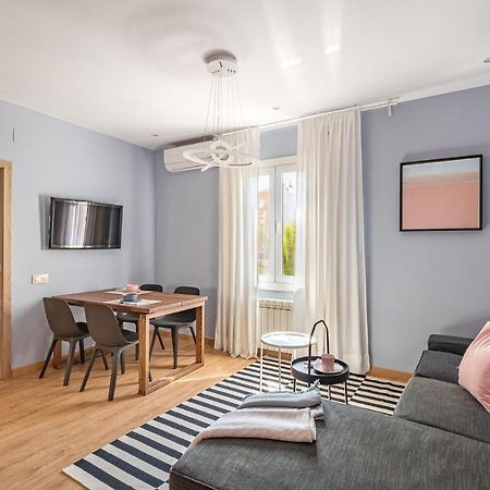 Three Bedrooms Apartment บาร์เซโลนา ภายนอก รูปภาพ