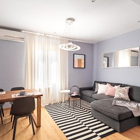 Three Bedrooms Apartment บาร์เซโลนา ภายนอก รูปภาพ
