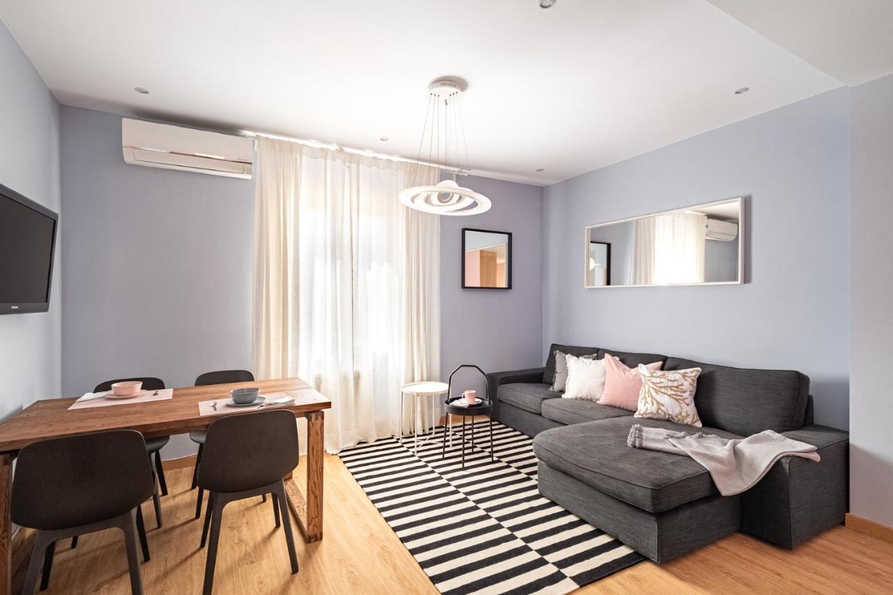 Three Bedrooms Apartment บาร์เซโลนา ภายนอก รูปภาพ