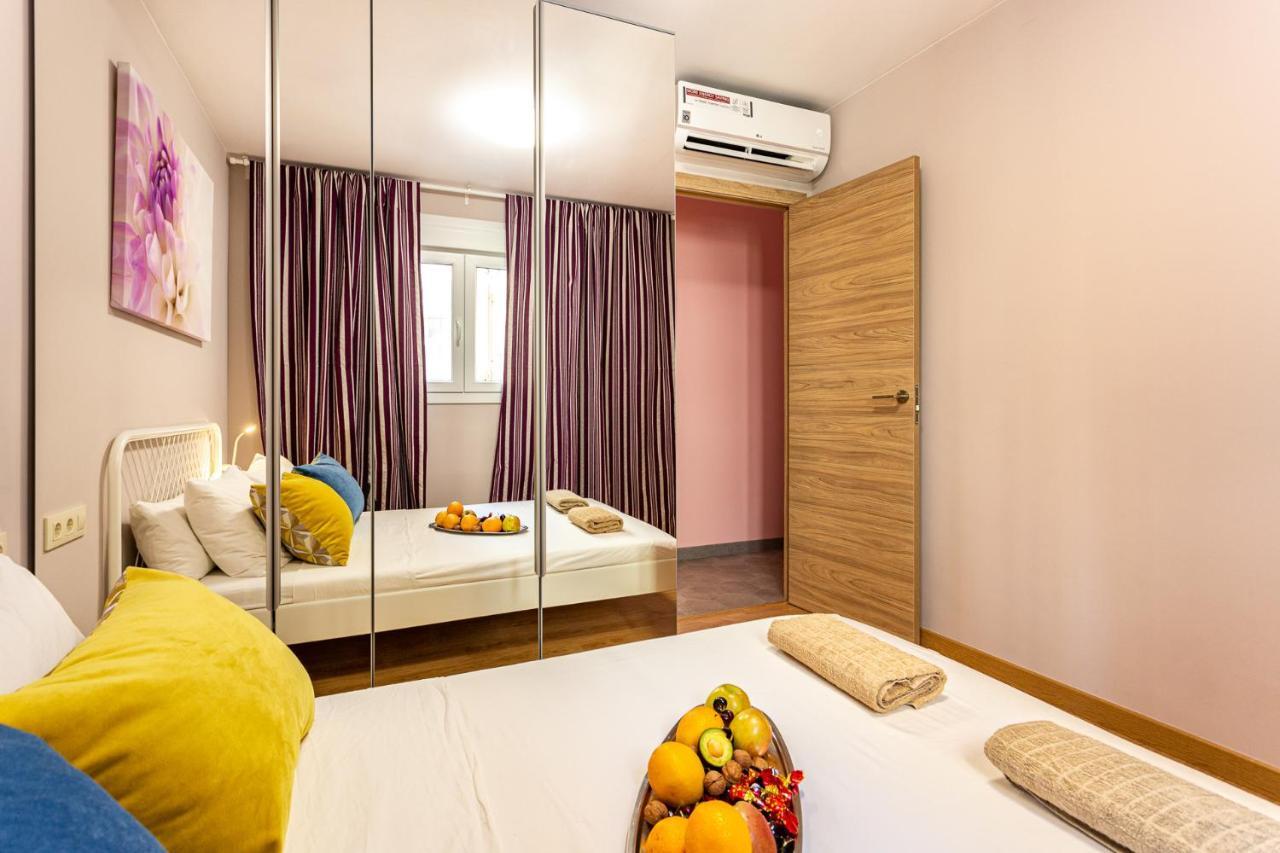 Three Bedrooms Apartment บาร์เซโลนา ภายนอก รูปภาพ