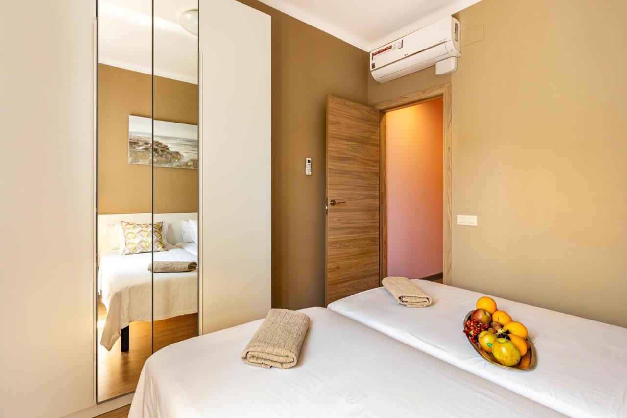 Three Bedrooms Apartment บาร์เซโลนา ภายนอก รูปภาพ