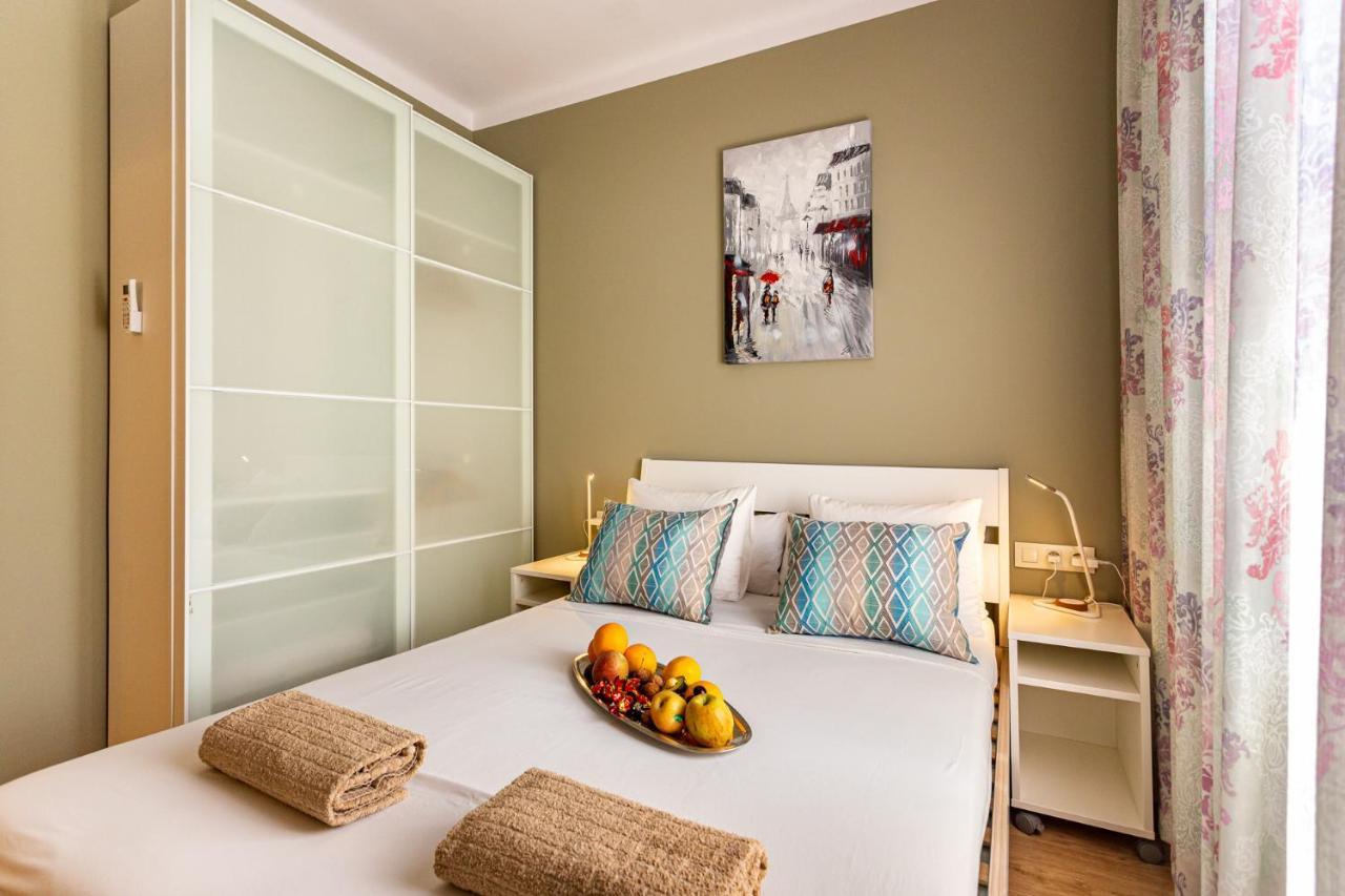 Three Bedrooms Apartment บาร์เซโลนา ภายนอก รูปภาพ