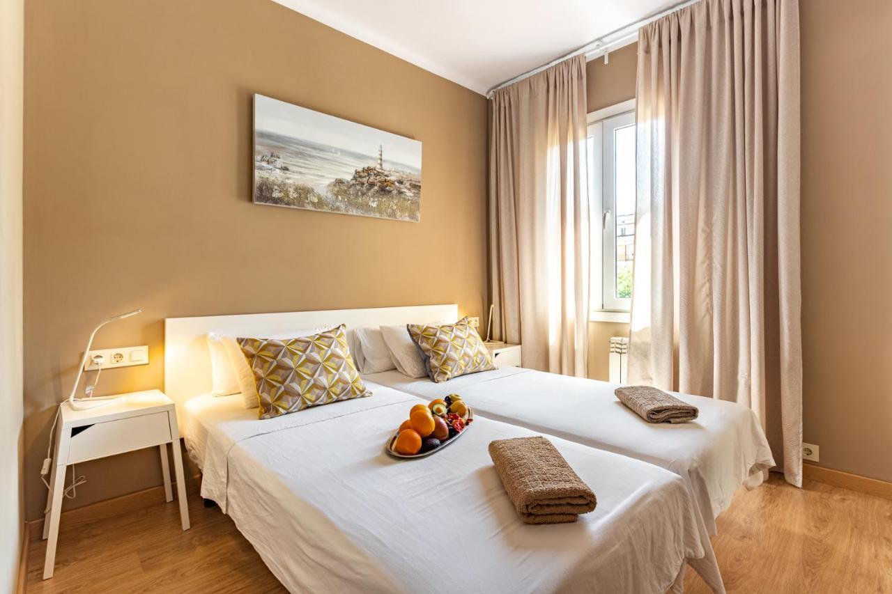 Three Bedrooms Apartment บาร์เซโลนา ภายนอก รูปภาพ