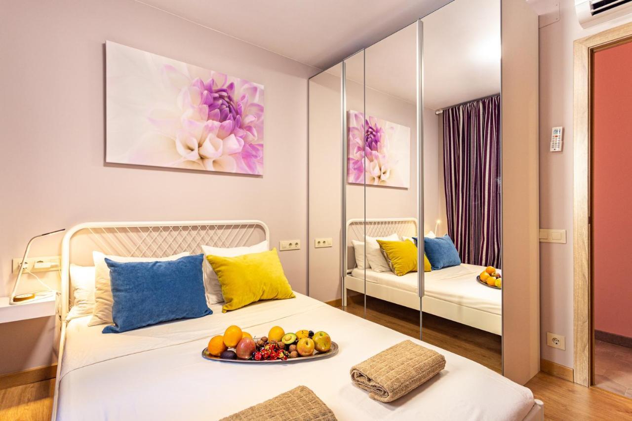 Three Bedrooms Apartment บาร์เซโลนา ภายนอก รูปภาพ